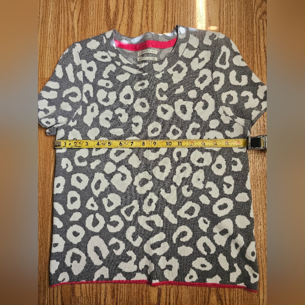 ANTROPOLOGIE Gray and White Leopard Print T-Shirt SWETER Size S‎ - Picture 5 of 8